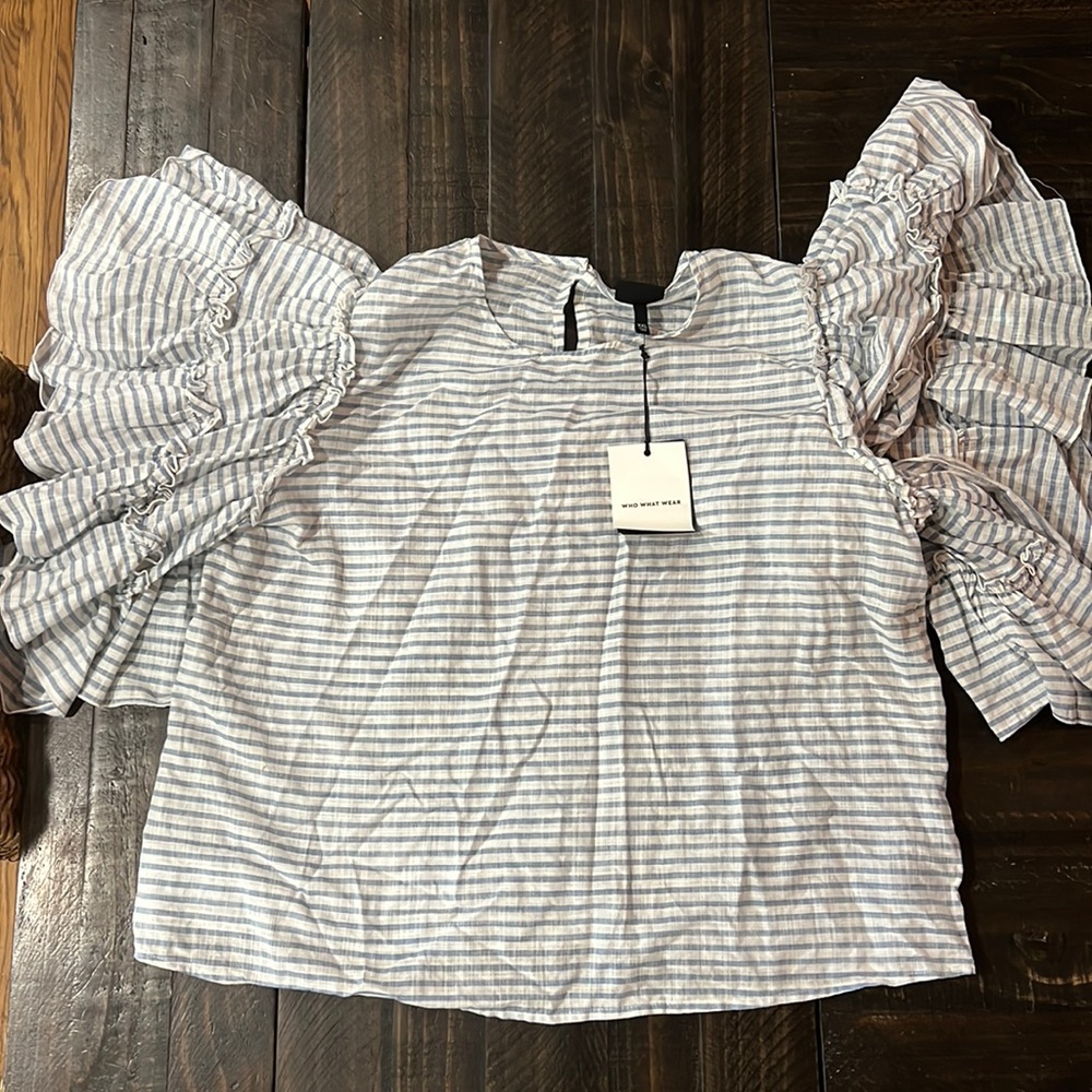 BNT womens ruffle sleeve top